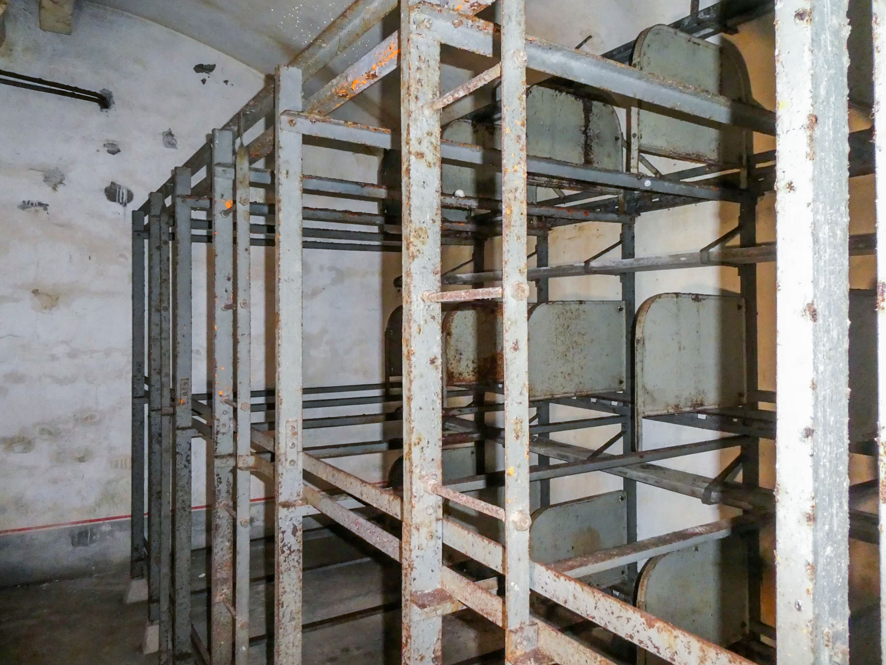 Ligne Maginot - ROCHE LA CROIX (RLC) - (Ouvrage d'artillerie) - Casernement
Chambrée - ELLENA Daniel - CUNY Philippe