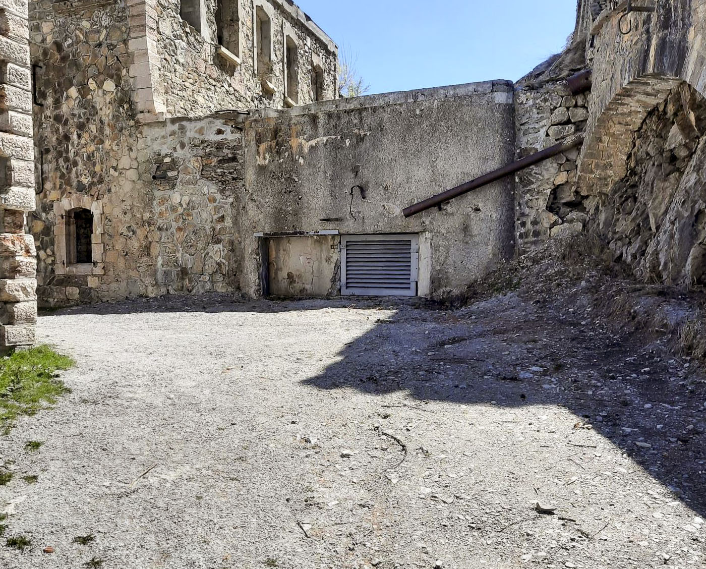 Ligne Maginot - ROCHE LA CROIX (RLC) - (Ouvrage d'artillerie) - Bloc 7
Après réfection du mur gauche en 2022 - Jehan LANDÉ - AVPVU