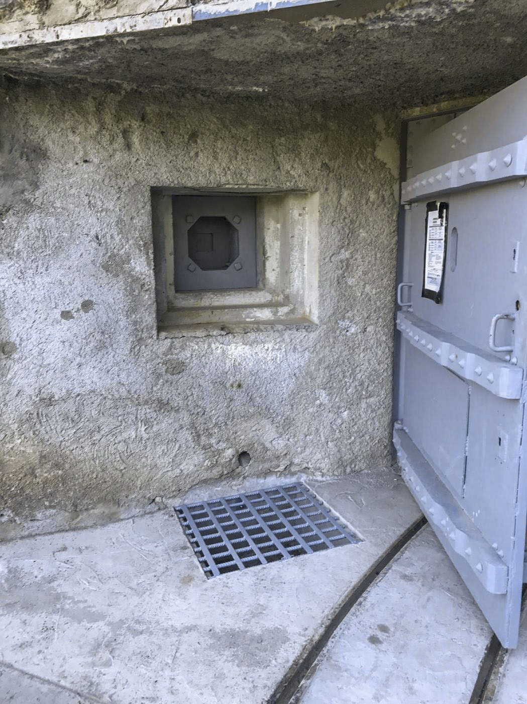 Ligne Maginot - ROCHE LA CROIX (RLC) - (Ouvrage d'artillerie) - Bloc 1
Après dégagement et mise en peinture