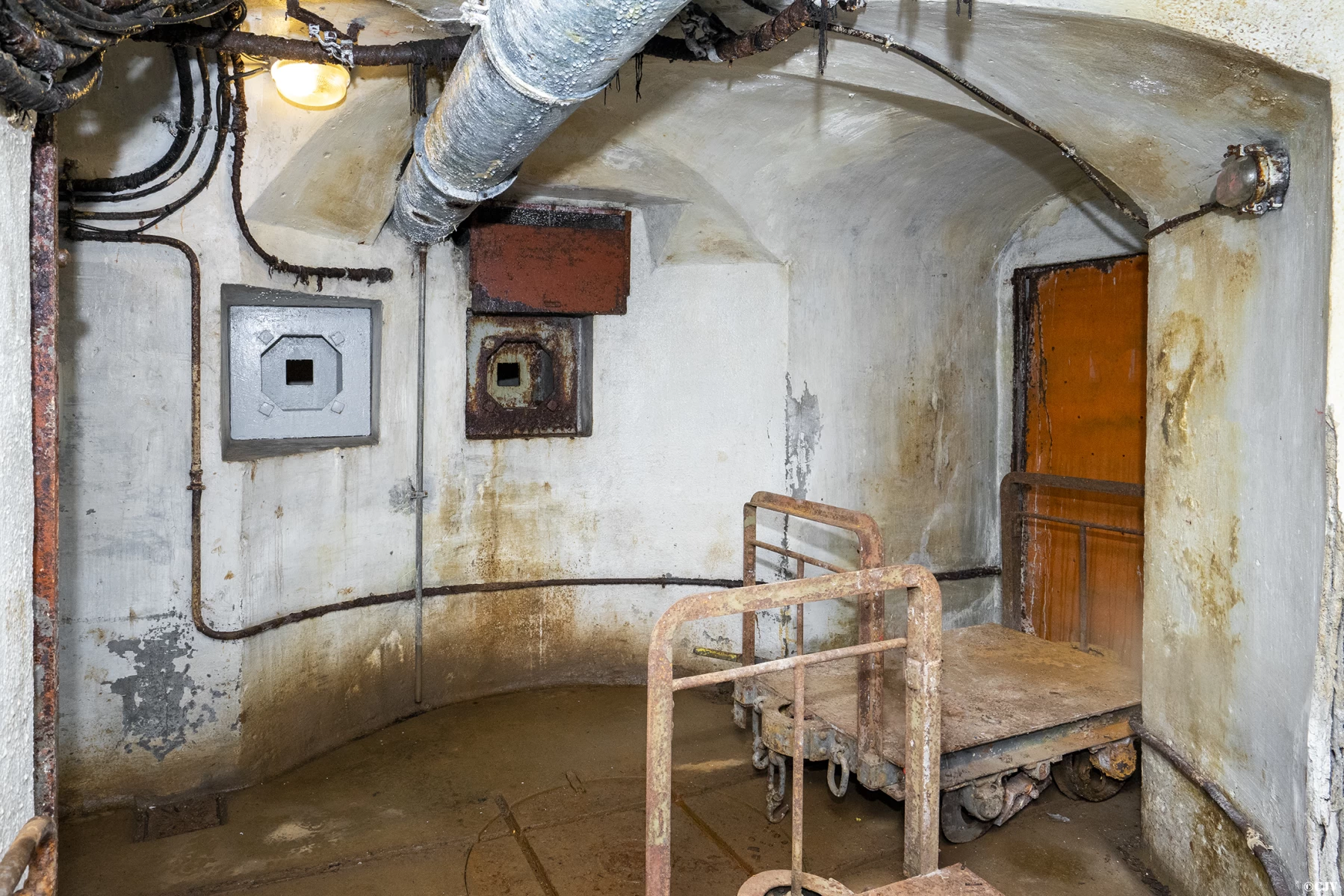 Ligne Maginot - ROCHE LA CROIX (RLC) - (Ouvrage d'artillerie) - Bloc 1
Blockhaus de protection du plan incliné. - Lia VERMEULEN