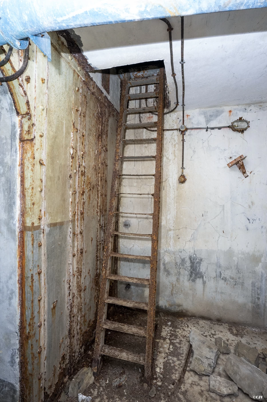 Ligne Maginot - ROCHE LA CROIX (RLC) - (Ouvrage d'artillerie) - Bloc 3
L'accès à la chambre de tir - Lia VERMEULEN