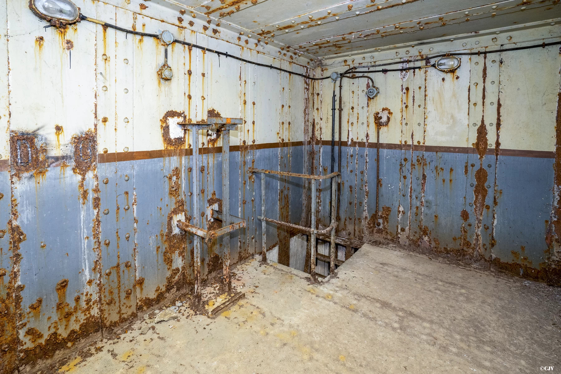 Ligne Maginot - ROCHE LA CROIX (RLC) - (Ouvrage d'artillerie) - Bloc 3
L'accès à la chambre de tir - Lia VERMEULEN