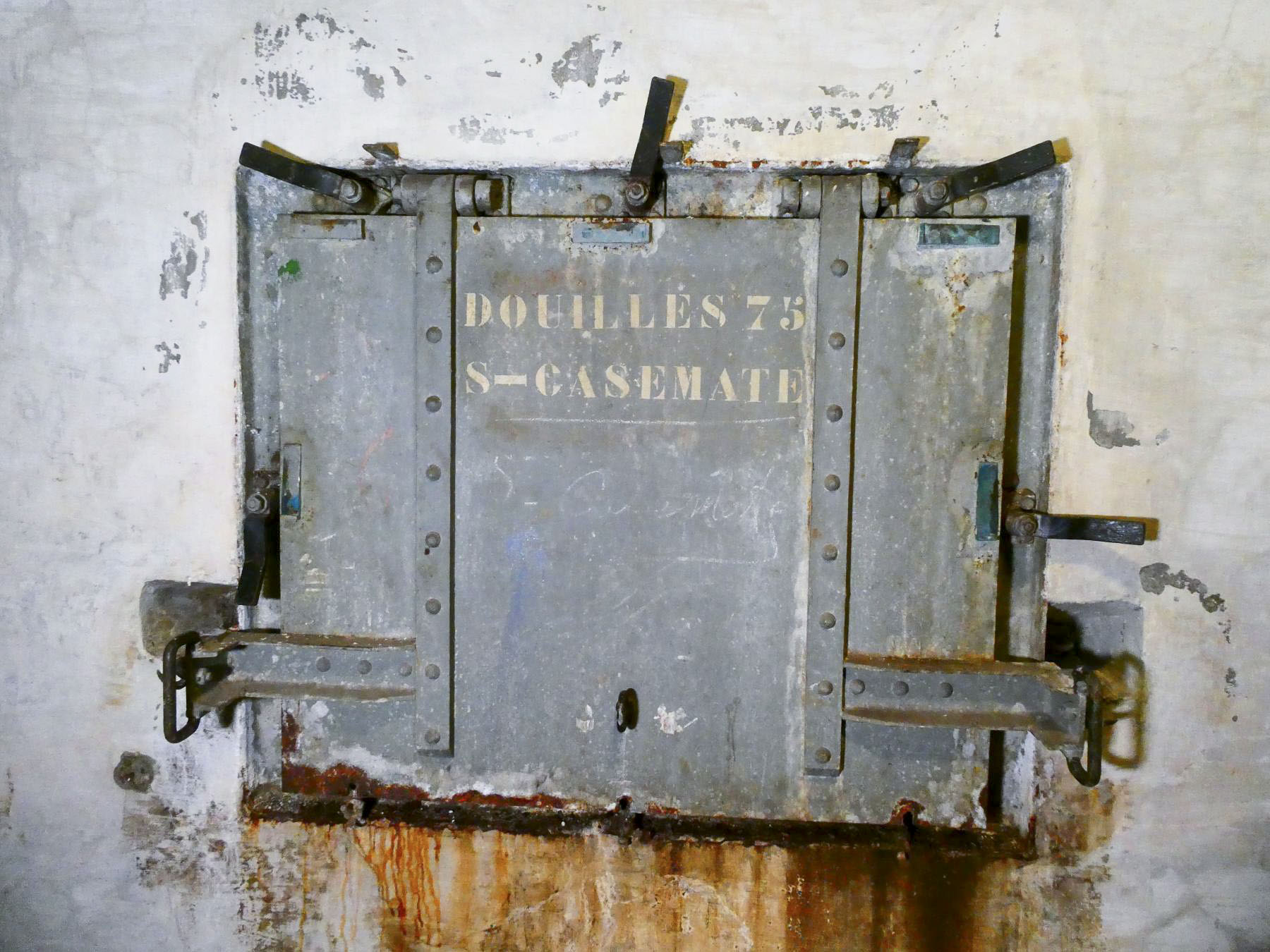 Ligne Maginot - ROCHE LA CROIX (RLC) - (Ouvrage d'artillerie) - Bloc 5
Récepteur de douilles de 75 mm