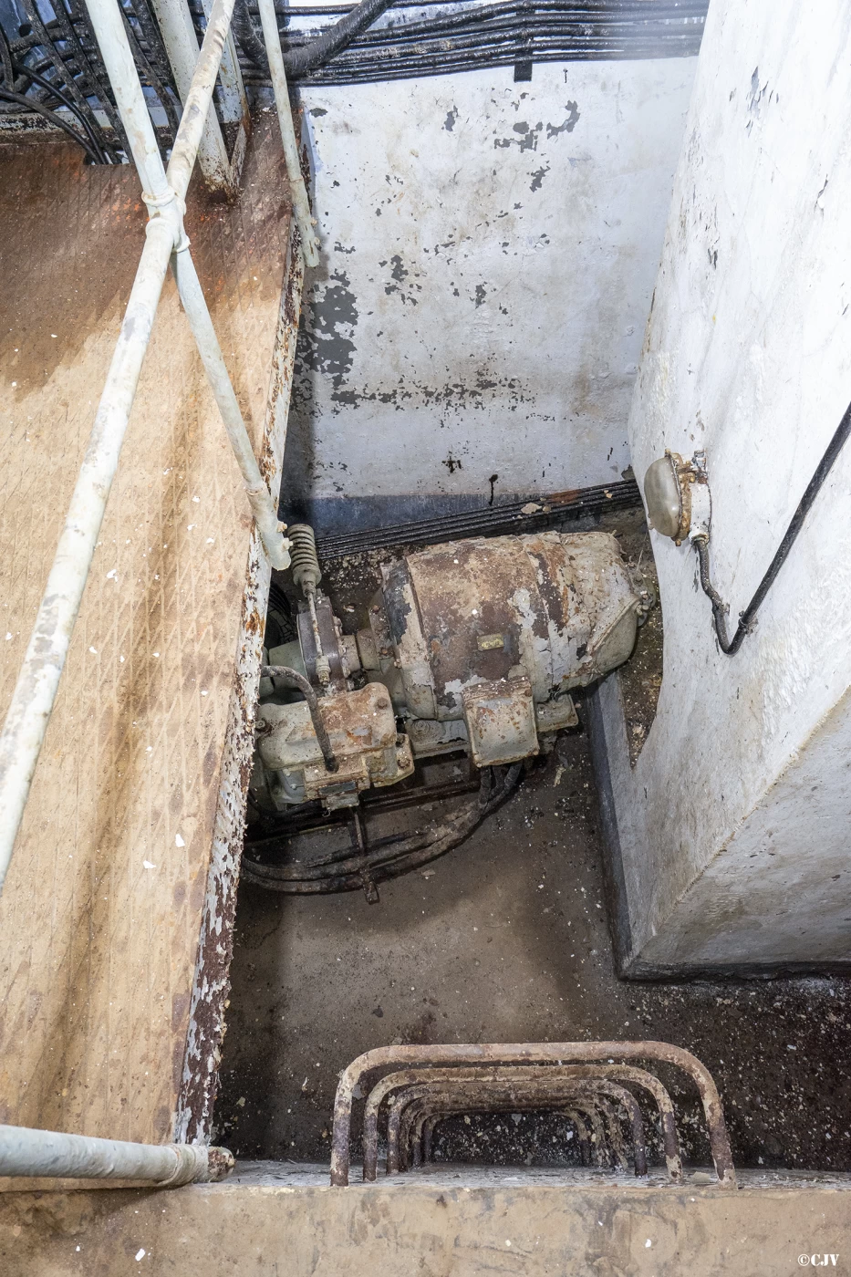 Ligne Maginot - ROCHE LA CROIX (RLC) - (Ouvrage d'artillerie) - Bloc 5
Le moteur du monte-charge - Lia VERMEULEN