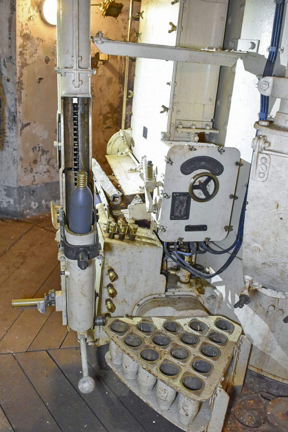 Ligne Maginot - ROCHE LA CROIX (RLC) - (Ouvrage d'artillerie) - Bloc 5
Tourelle 75/33
Noria verticale
