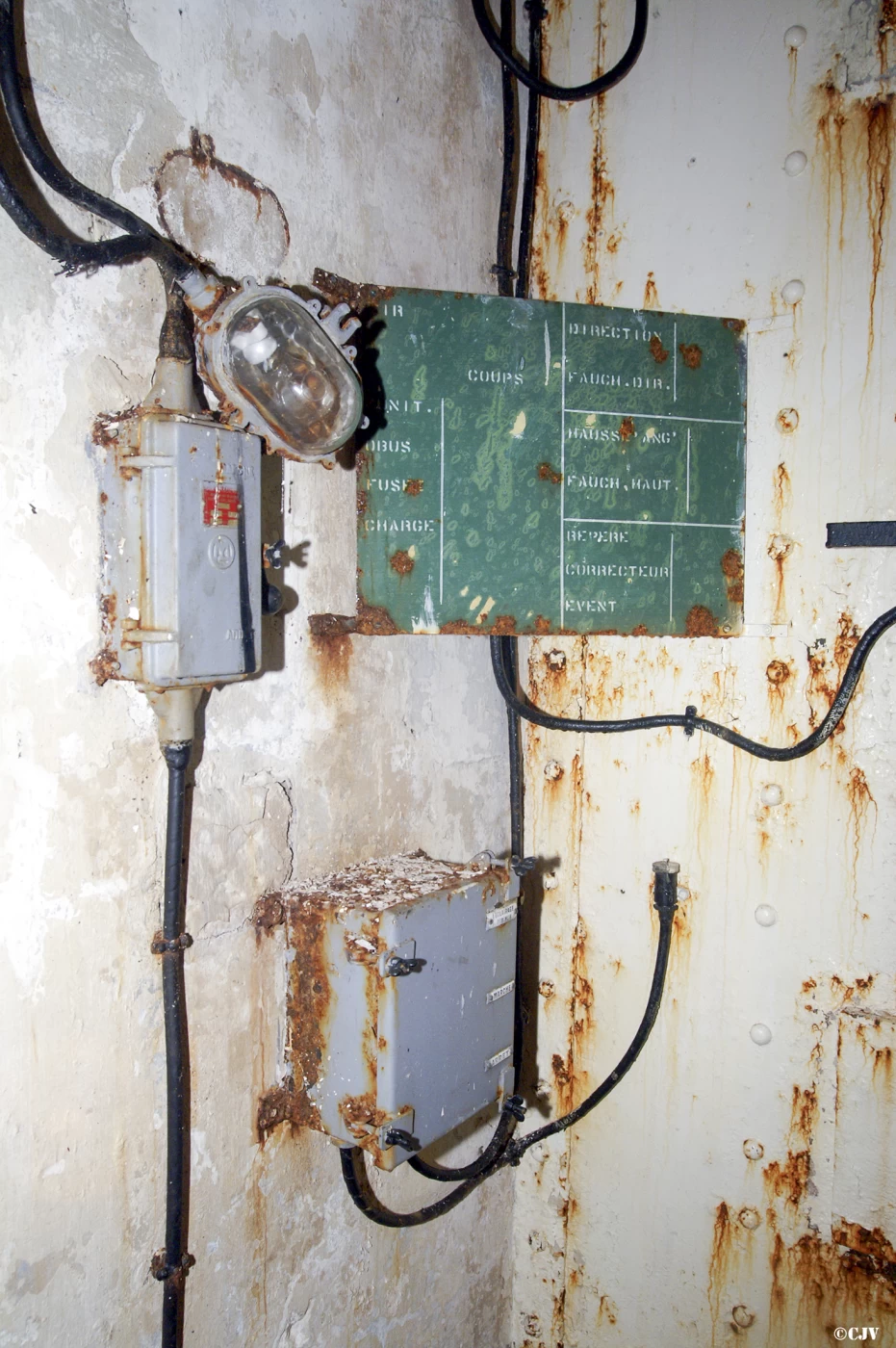 Ligne Maginot - ROCHE LA CROIX (RLC) - (Ouvrage d'artillerie) - Bloc 5
Étage supérieur
Mortiers de 75 Mle 1931 - Lia VERMEULEN