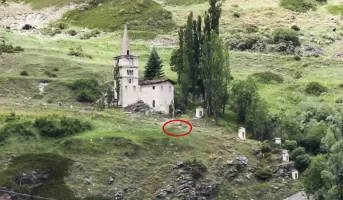 Ligne Maginot - ABRIES P4 - (Blockhaus pour arme infanterie) - Vue de la Chapelle. La pilule est cerclée en rouge