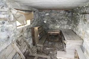 Ligne Maginot - SOMMET BUCHER 6 - (Abri) - Intérieur.
Pour les chasseurs ou les bûcherons ?