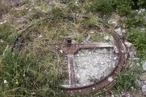Ligne Maginot - BATTERIE DES CAURRES - (Position d'artillerie préparée) - Plateforme Mle 1930 sur une des positions de la batterie haute.