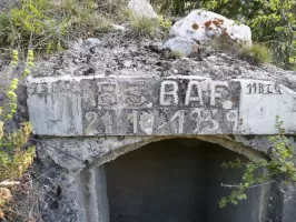 Ligne Maginot - CHATELET (TD N° 565) - (Cuve pour arme d'infanterie) - Détail du fronton d'entrée du blockhaus