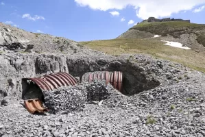 Ligne Maginot - COL DE VIRAYSSE  - (Abri) - L'abri.
A droite la batterie de Viraysse 