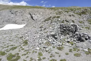 Ligne Maginot - COL DE VIRAYSSE  - (Abri) - Les ruines d'une petite construction à proximité de l'abri