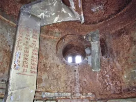 Ligne Maginot - LAUDREFANG - A37 - (Ouvrage d'infanterie) - Bloc 3
Chambre de tir de la tourelle mitrailleuse
Repères de tir sur le conduit de ventilation