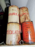 Ligne Maginot - LAUDREFANG - A37 - (Ouvrage d'infanterie) - Bloc 3
Etage inférieur de la tourelle mitrailleuses
Différents type de graisse