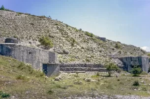 Ligne Maginot - NORD EST DE SAINT OURS (NESO) - (Abri) - Vue d'ensemble de l'abri.
Les deux blocs d'entrée et le bloc cheminée