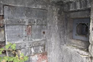 Ligne Maginot - NORD EST DE SAINT OURS (NESO) - (Abri) - Bloc 2 
L'entrée et son créneau