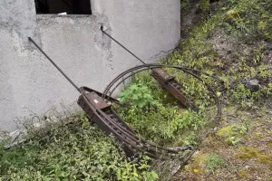 Ligne Maginot - TéLéPHéRIQUE TOURNOUX-LES CAURRES (STATION HAUTE) - (Téléphérique ( Recette)) - Encrage du support du mécanisme 