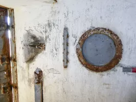 Ligne Maginot - COL DE RESTEFOND (RD) - (Ouvrage d'infanterie) - Bloc 2
Vanne de prise d'air similaire à celle de la Moutière