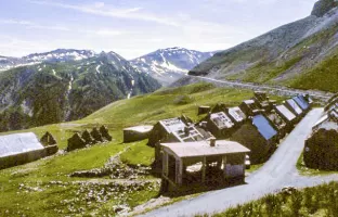 Ligne Maginot - Téléphérique Le PRA-Les FOURCHES (Station haute) - (Téléphérique ( Recette)) - Au premier plan la gare d'arrivée du téléphérique partant du PRA qui est détruite en 2005