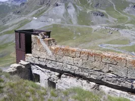 Ligne Maginot - LES FOURCHES - (Blockhaus pour arme infanterie) - Vue prise de la terrasse en direction du camp des Fourches