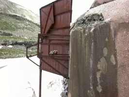 Ligne Maginot - LA MOUTIERE (MO) - (Ouvrage d'infanterie) - Le bloc 1
Détail de la cheminée montrant les supports de l'antenne TSF