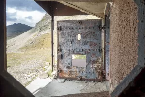 Ligne Maginot - LA MOUTIERE (MO) - (Ouvrage d'infanterie) - Bloc 1
La porte d'entrée vue à travers le créneau FM de défense