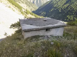 Ligne Maginot - LE PRA  - (Blockhaus pour arme infanterie) - Au fond le Salse Morène