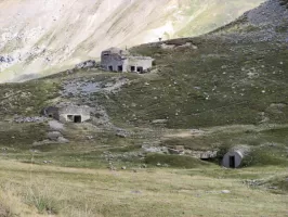 Ligne Maginot - LES FOURCHES (FO) - (AVANT POSTE) - (Ouvrage d'infanterie) - Au premier plan le bloc 1, les blocs 4 et 5 sont au second plan.