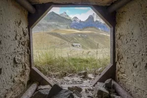 Ligne Maginot - LES FOURCHES (FO) - (AVANT POSTE) - (Ouvrage d'infanterie) - Bloc 5
Bloc 6 vu depuis un créneau FM du bloc 5