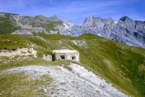 Ligne Maginot - LES FOURCHES (FO) - (AVANT POSTE) - (Ouvrage d'infanterie) - Bloc 6
Entrée nord, relativement éloignée de l’entrée sud