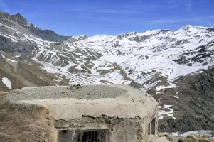 Ligne Maginot - LES FOURCHES (FO) - (AVANT POSTE) - (Ouvrage d'infanterie) - Bloc 6 (en avril) et le Salse Morene par où sont arrivés les Alpini