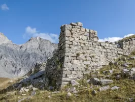 Ligne Maginot - LES FOURCHES N°1 (BLOCKHAUS 1892) - (Casernement) - Le dernier pan de mur
