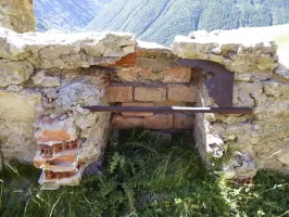 Ligne Maginot - LES FOURCHES N°2 (BLOCKHAUS 1899) - (Casernement) - Reste d'une des cheminées