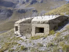 Ligne Maginot - VENTABREN - (Blockhaus pour arme infanterie) - Les deux fenêtres de tir