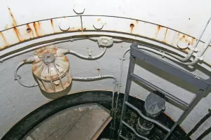 Ligne Maginot - RESTEFOND - (Ouvrage d'artillerie) - Bloc 4
À l'intérieur de la cloche VDP
Le rhéostat de réglage de l'éclairage ambiant