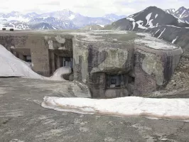 Ligne Maginot - RESTEFOND - (Ouvrage d'artillerie) - Le bloc 6
Encore enneigé au mois de juin