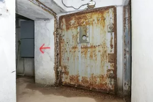 Ligne Maginot - RESTEFOND - (Ouvrage d'artillerie) - Bloc 6
La porte blindée étanche donnant accès au bloc coté mortier de 75