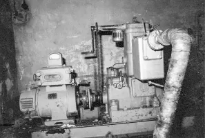 Ligne Maginot - RESTEFOND - (Ouvrage d'artillerie) - L'usine électrique
Le groupe auxiliaire à moteur CLM 1 PJ 65 dans son état d'origine en 1982