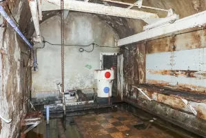 Ligne Maginot - RESTEFOND - (Ouvrage d'artillerie) - L'usine électrique
Il reste peu de chose du groupe auxiliaire CLM 