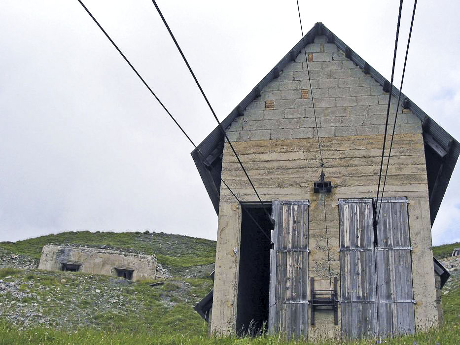 Ligne Maginot - TéLéPHéRIQUE DES GONDRANS (STATION HAUTE) - (Téléphérique ( Recette)) - Recette supérieur situé entre Gondran C et D à 2.384 m du téléphérique réliant Cervières / Terre-Rouge 1.460m aux Gondrans