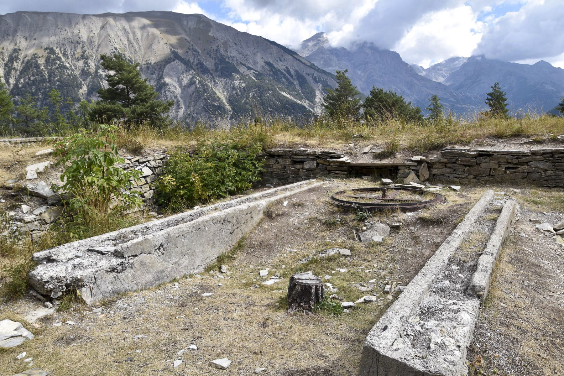 Ligne Maginot - BATTERIE DES CAURRES - (Position d'artillerie préparée) - Emplacement d'une pièce de 75 mm et la plateforme d'ancrage