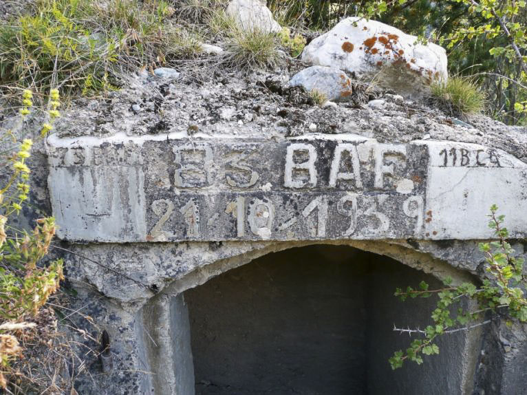 Ligne Maginot - CHATELET (TD N° 565) - (Cuve pour arme d'infanterie) - Détail du fronton d'entrée du blockhaus