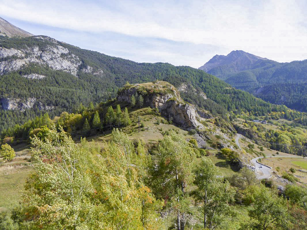 Ligne Maginot - CHATELET OUEST - (Blockhaus pour arme infanterie) - Vue sur le rocher du Chatelet