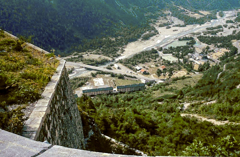 Ligne Maginot - LA CONDAMINE - CASERNE PELLEGRIN - (Casernement) - Le casernement Pellegrin vue de Fort Moyen