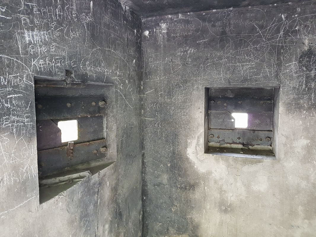 Ligne Maginot - COL DE BROUIS - (Barrage de Route) - Les deux créneaux intérieur