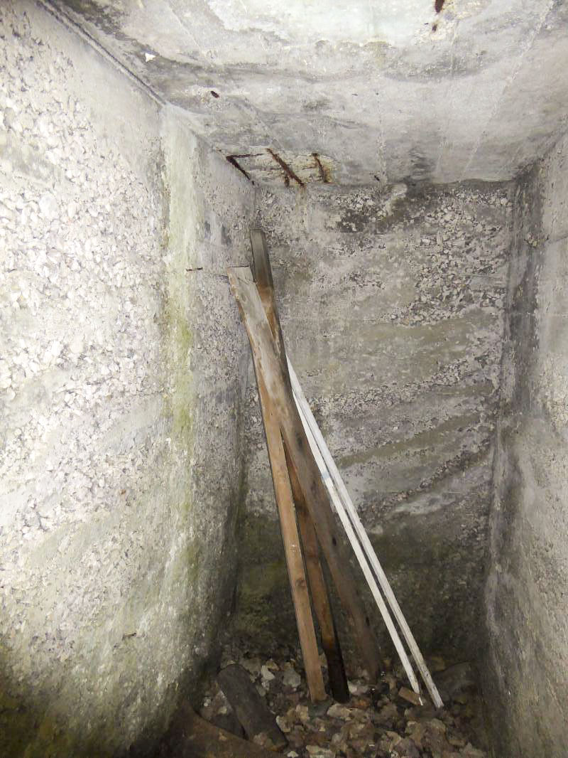 Ligne Maginot - COL DE BROUIS - (Barrage de Route) - Local en dessous (wc)