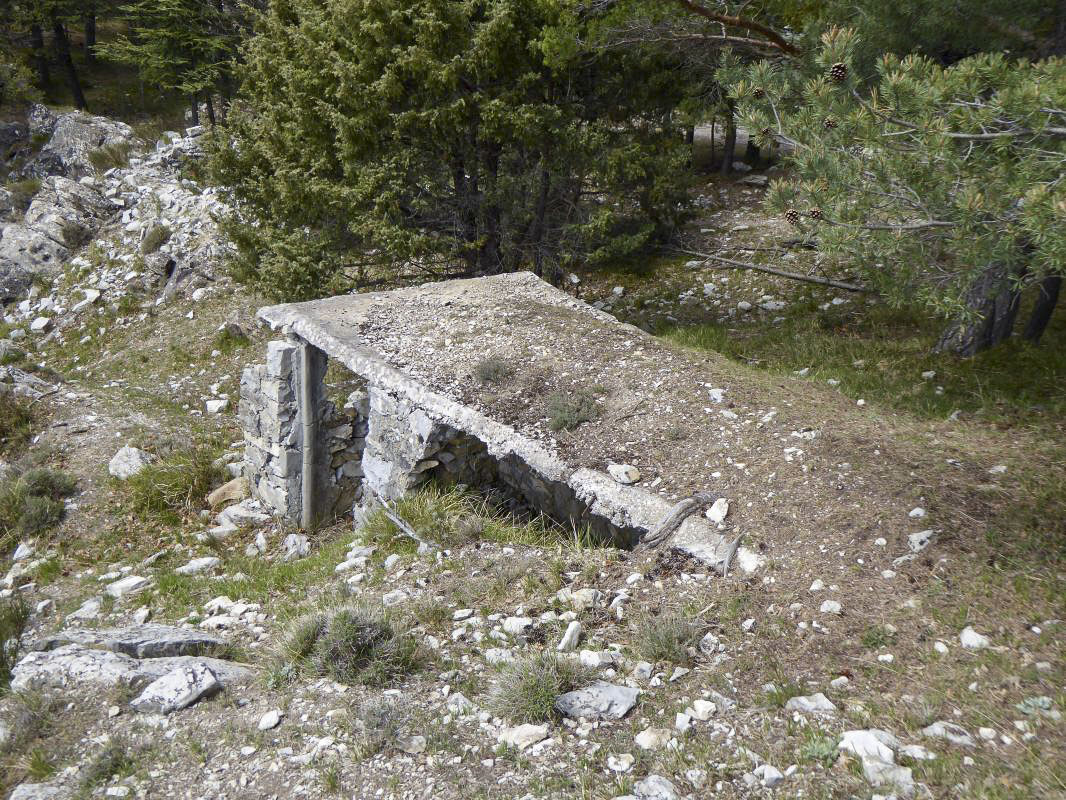 Ligne Maginot - CROIX DE COUGOULE - (Casernement) - Abri ouest