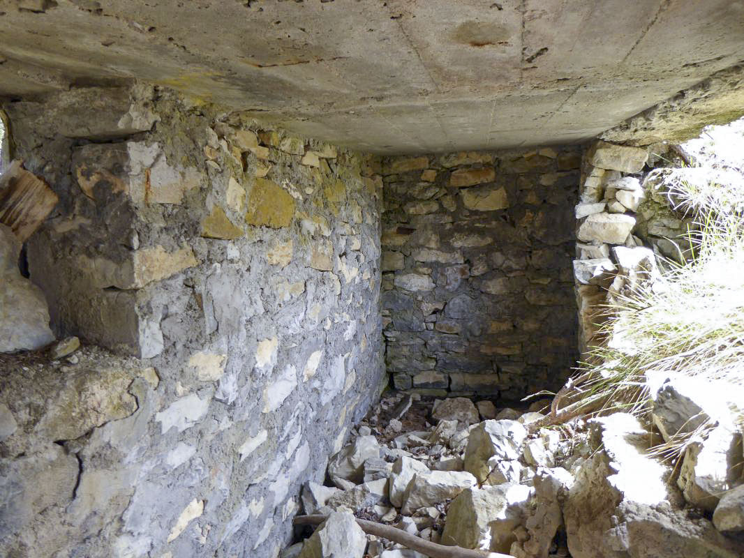 Ligne Maginot - CROIX DE COUGOULE - (Casernement) - Abri ouest