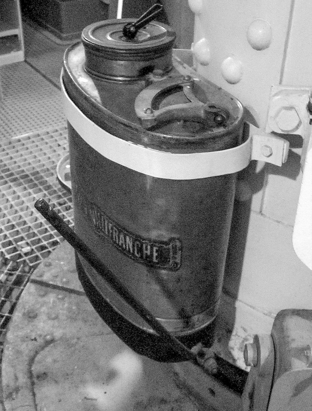 Ligne Maginot - LAUDREFANG - A37 - (Ouvrage d'infanterie) - Bloc 3
Etage intermédiaire de la tourelle mitrailleuses
Pulvérisateur Vermorel