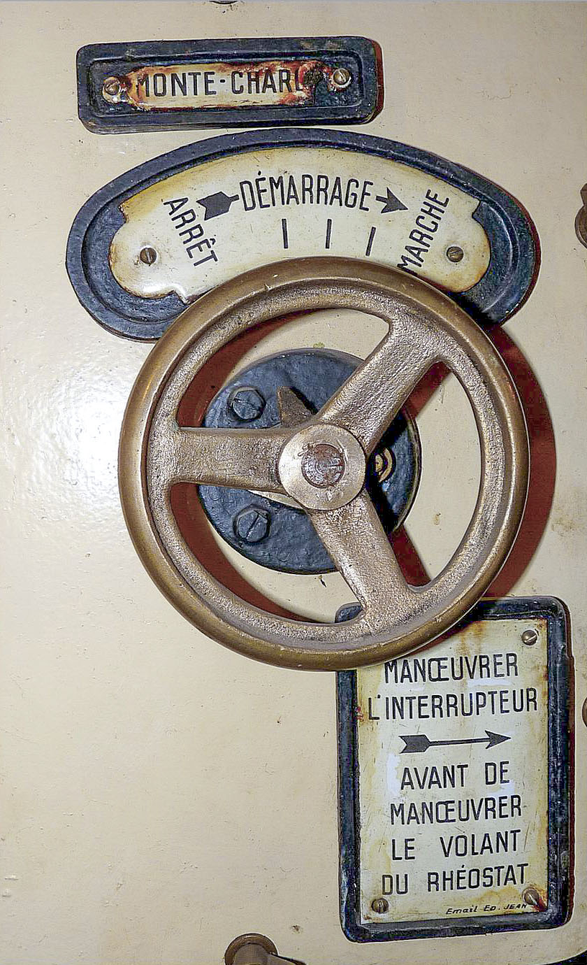 Ligne Maginot - LAUDREFANG - A37 - (Ouvrage d'infanterie) - Bloc 3
Etage intermédiaire de la tourelle mitrailleuse
Commande de la noria d'approvisionnement en munitions